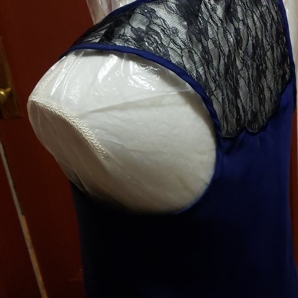 AQUA BLUE SLEEVELESS TOP SIZE MEDIUM - Picture 7 of 12